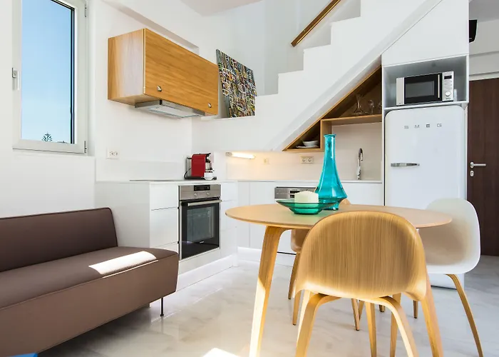 Thalasses * Adelianos Kampos